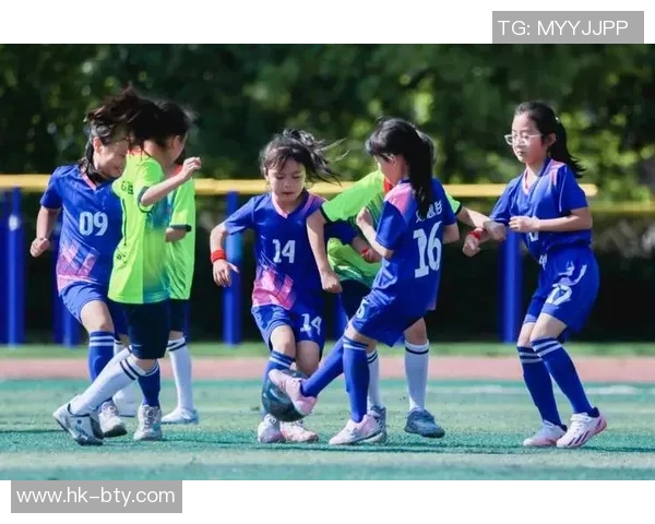 推动校园足球国家战略助力青少年全面发展与健康成长